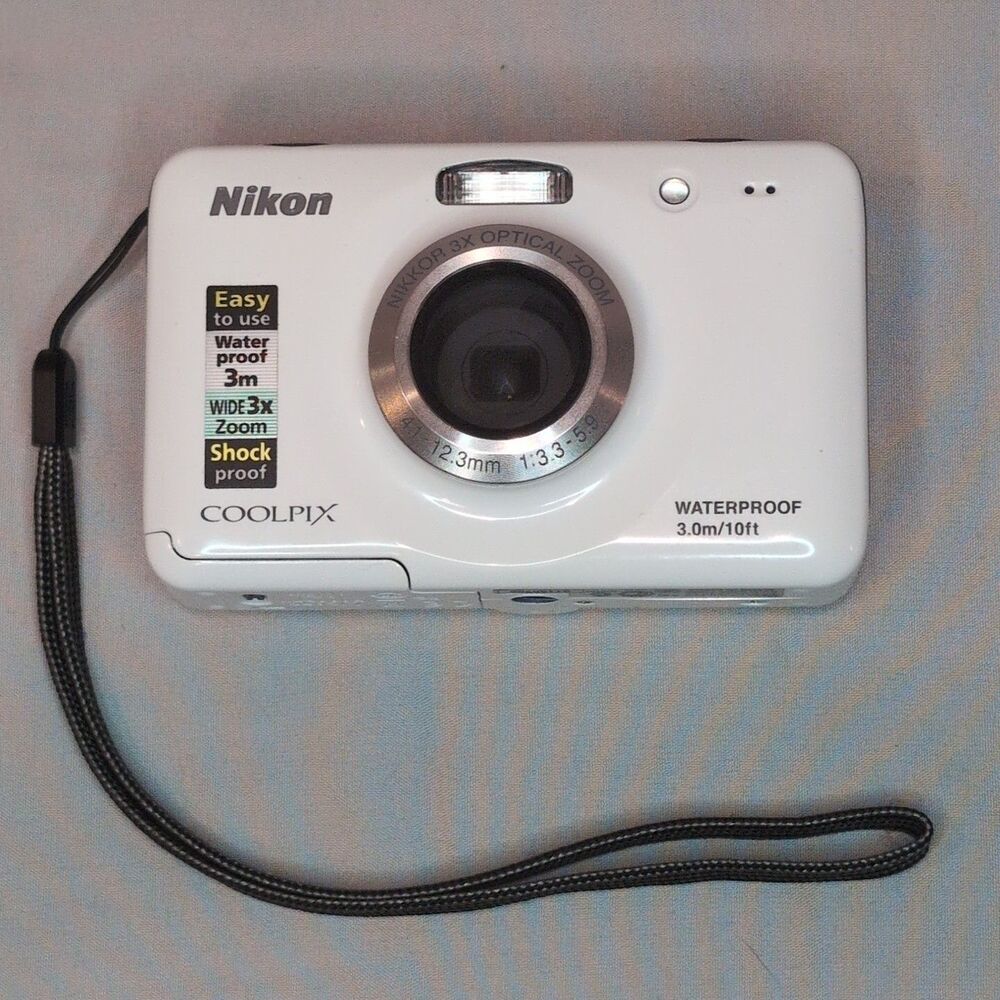 Nikon COOLPIX S30 10.1MP Digital Camera Waterproof White As Is Read